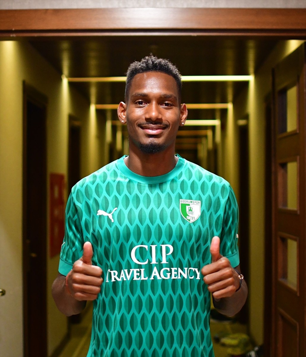 Süper Lig'in yeni ekiplerinden Sipay Bodrum FK, geçen sezon Metz'de forma giyen 31 yaşındaki...