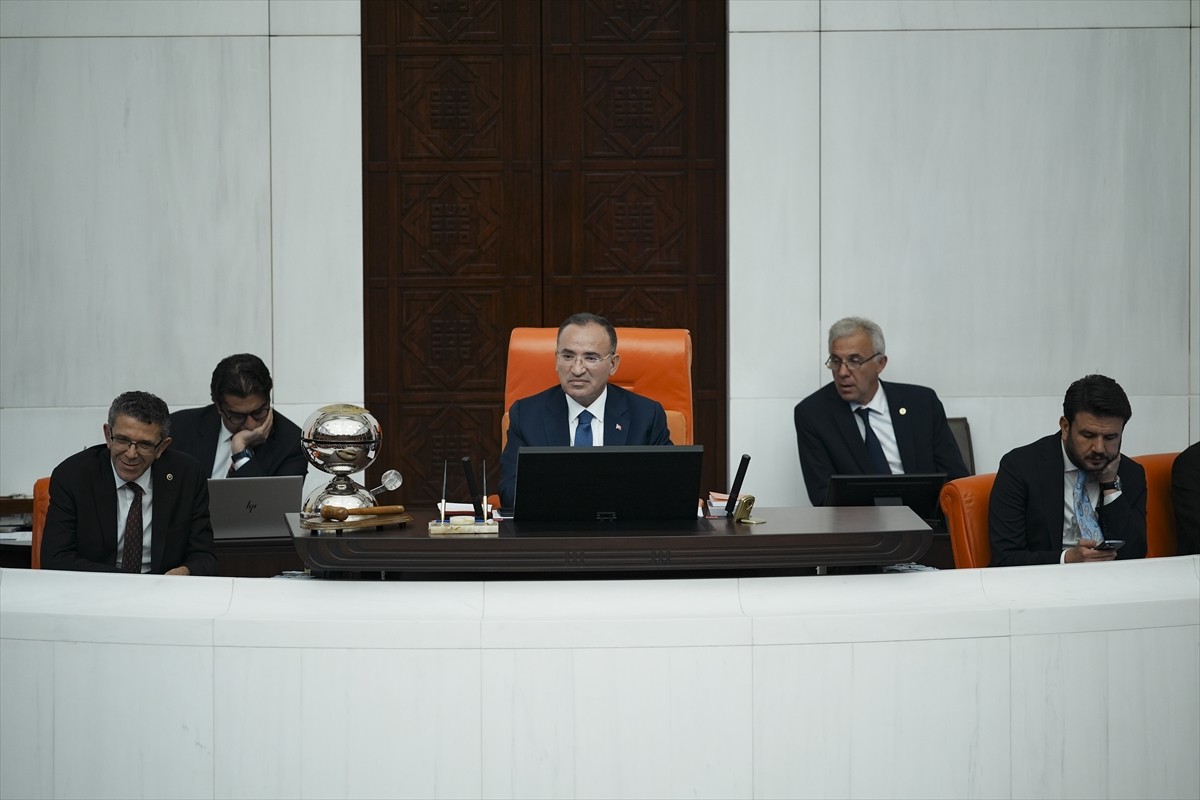 TBMM Genel Kurulu, Meclis Başkanvekili Bekir Bozdağ başkanlığında toplandı.