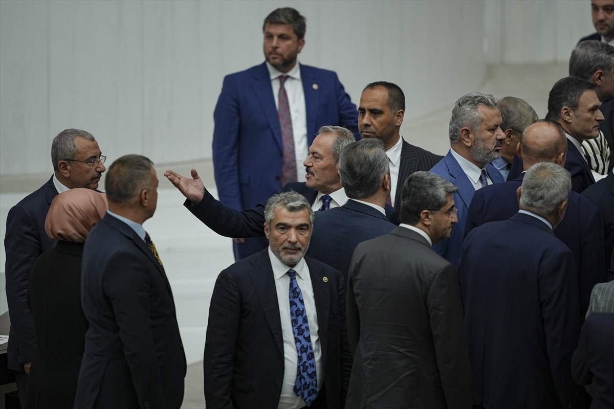 TBMM Genel Kurulu, Meclis Başkanvekili Bekir Bozdağ başkanlığında toplandı. TBMM Başkanvekili...