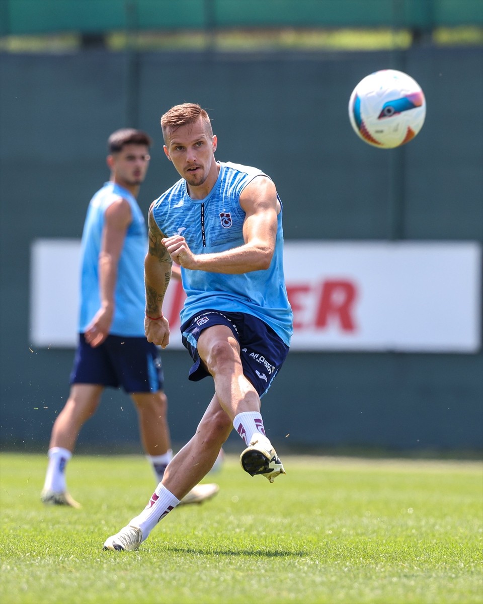 Trabzonspor, yeni sezon hazırlıklarını yaptığı antrenmanla sürdürdü. Antrenmanda Edin Visca da yer...