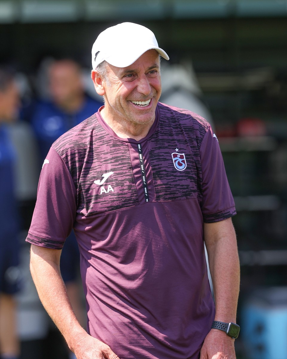 Trabzonspor, yeni sezon hazırlıklarını yaptığı antrenmanla sürdürdü. Antrenmanda Edin Visca da yer...