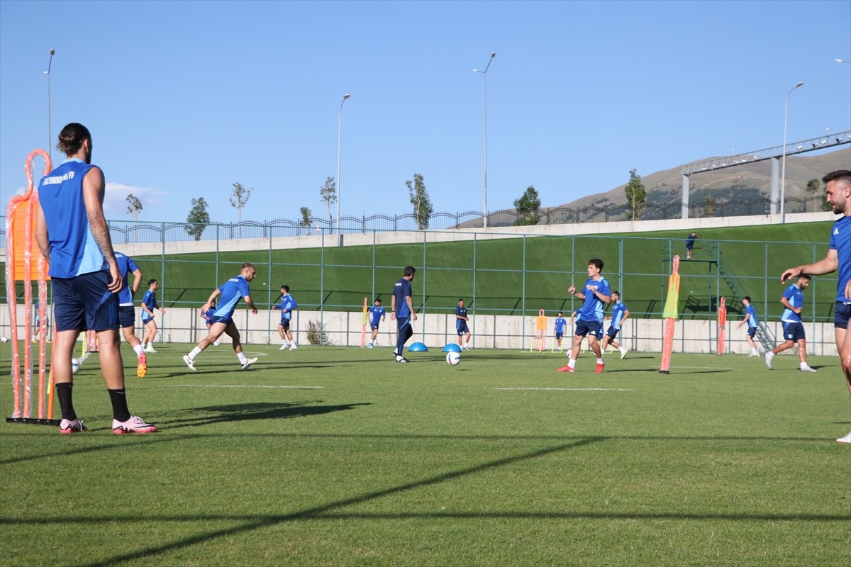 Trendyol 1. Lig ekiplerinden Erzurumspor FK, ikinci etap hazırlıklarını Erzurum'da sürdürüyor....