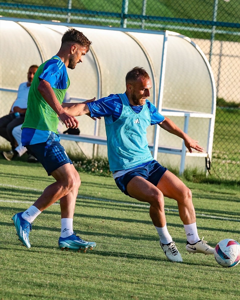 Trendyol 1. Lig ekiplerinden Erzurumspor FK, ikinci etap hazırlıklarını Erzurum'da sürdürüyor....