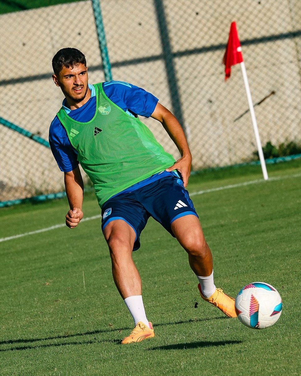 Trendyol 1. Lig ekiplerinden Erzurumspor FK, ikinci etap hazırlıklarını Erzurum'da sürdürüyor....