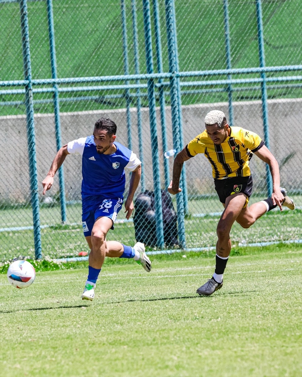 Trendyol 1. Lig ekiplerinden Erzurumspor FK ile İstanbulspor, Erzurum'da Palandöken Dağı...