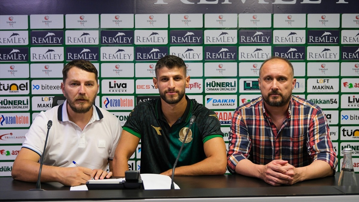 Trendyol 1. Lig ekiplerinden Sakaryaspor, stoper Kahraman Demirtaş'ı transfer etti.