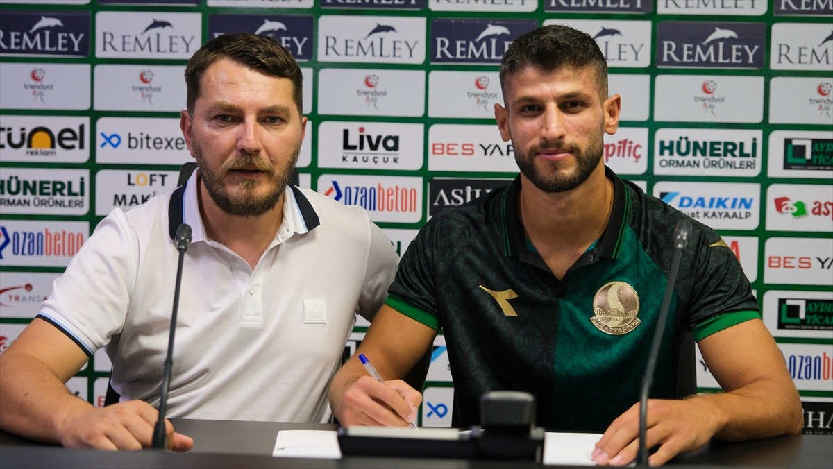 Trendyol 1. Lig ekiplerinden Sakaryaspor, stoper Kahraman Demirtaş'ı transfer etti.