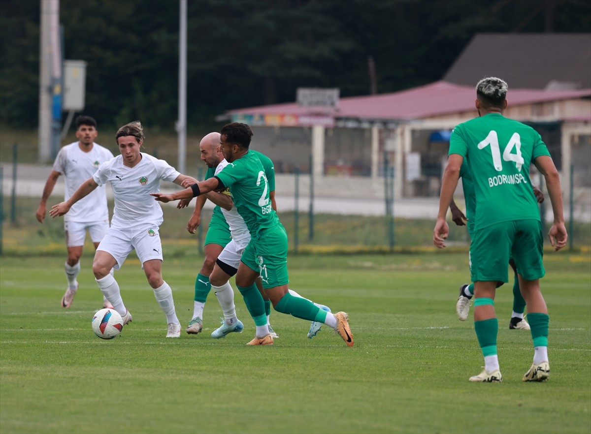 Trendyol Süper Lig'in yeni takımlarından Sipay Bodrum FK (yeşil forma) hazırlık maçında...