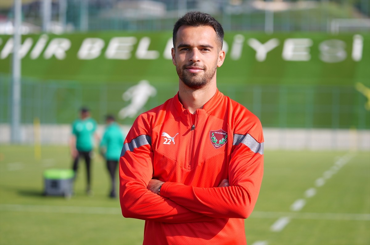 Trendyol Süper Lig ekiplerinden Atakaş Hatayspor'un 27 yaşındaki futbolcusu Kerim Alıcı, yeni...
