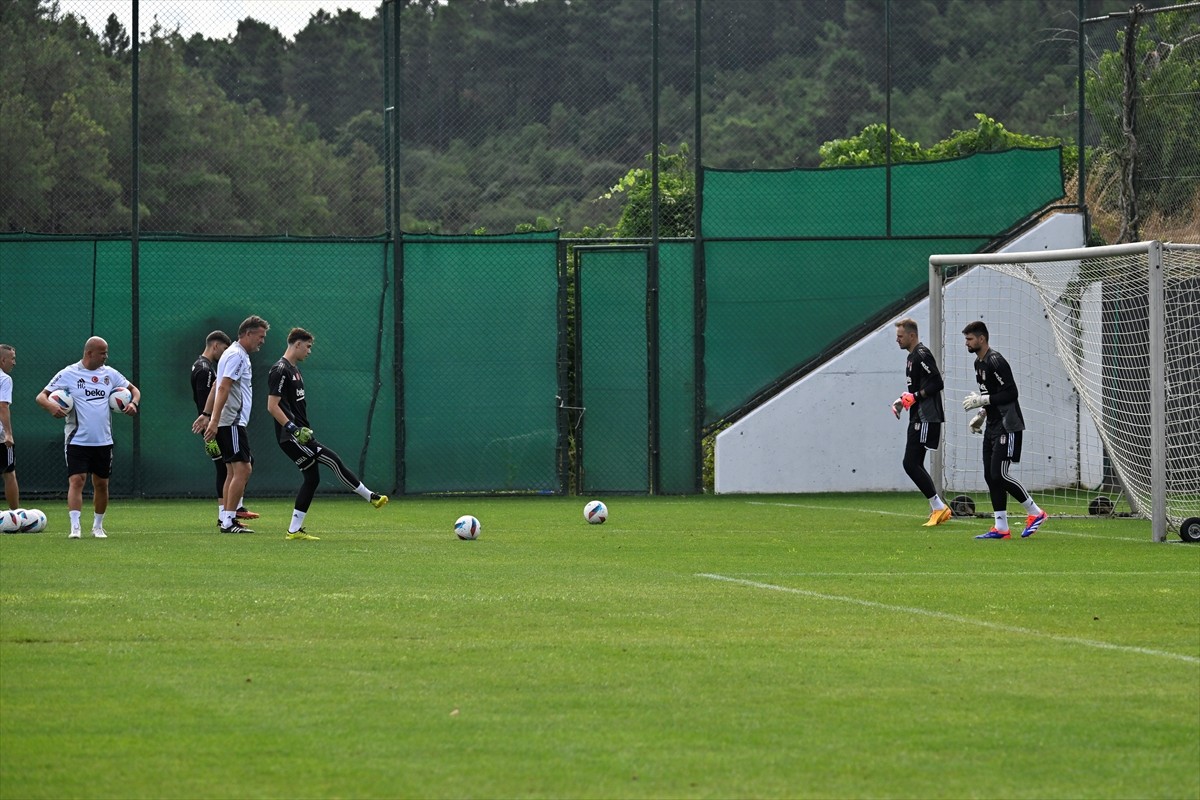 Trendyol Süper Lig ekiplerinden Beşiktaş, BJK Nevzat Demir Tesisleri'nde sezon hazırlıklarına...