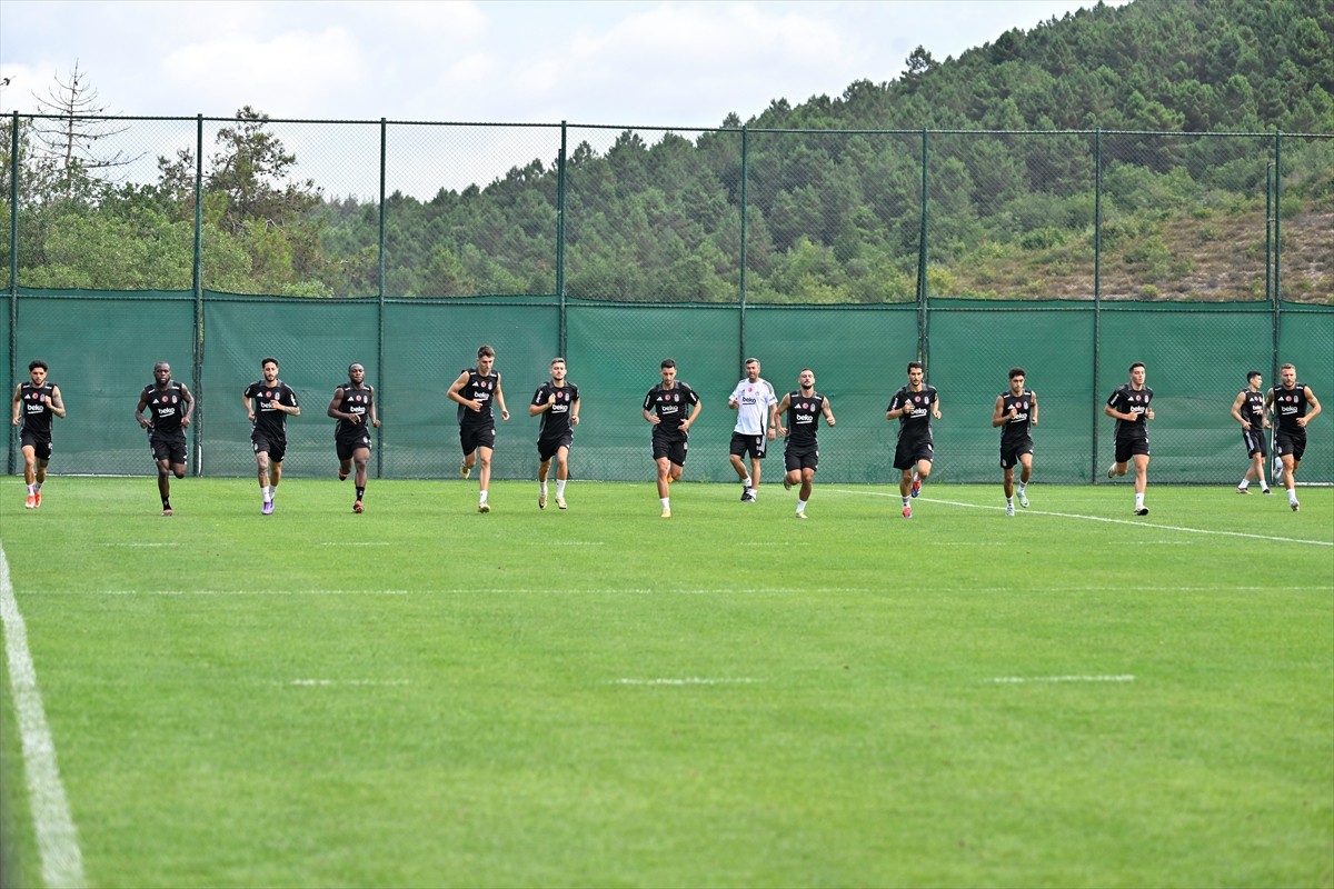 Trendyol Süper Lig ekiplerinden Beşiktaş, BJK Nevzat Demir Tesisleri'nde sezon hazırlıklarına...