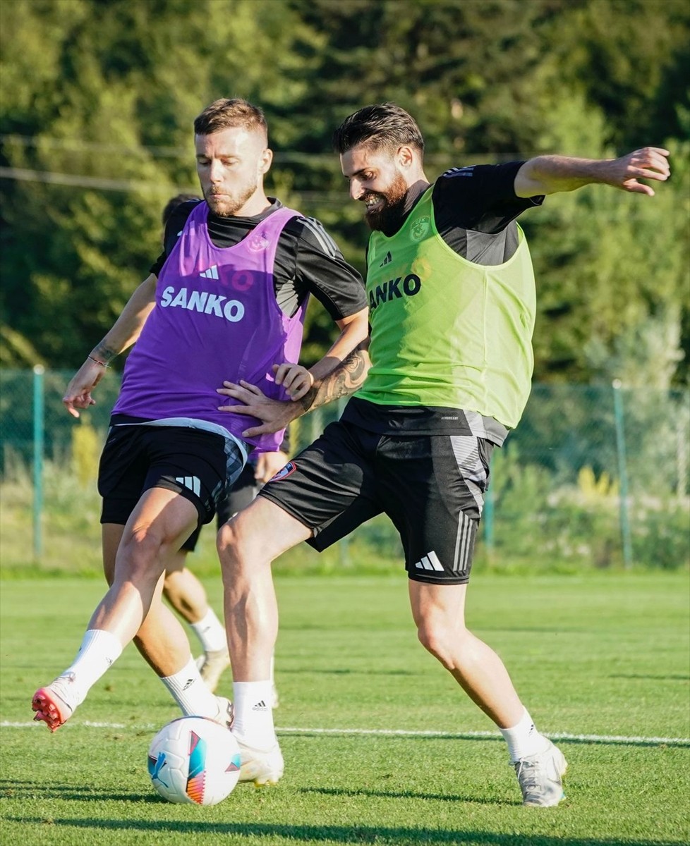 Trendyol Süper Lig ekiplerinden Gaziantep FK'nin yeni sezon hazırlıkları kapsamında Düzce kampı...