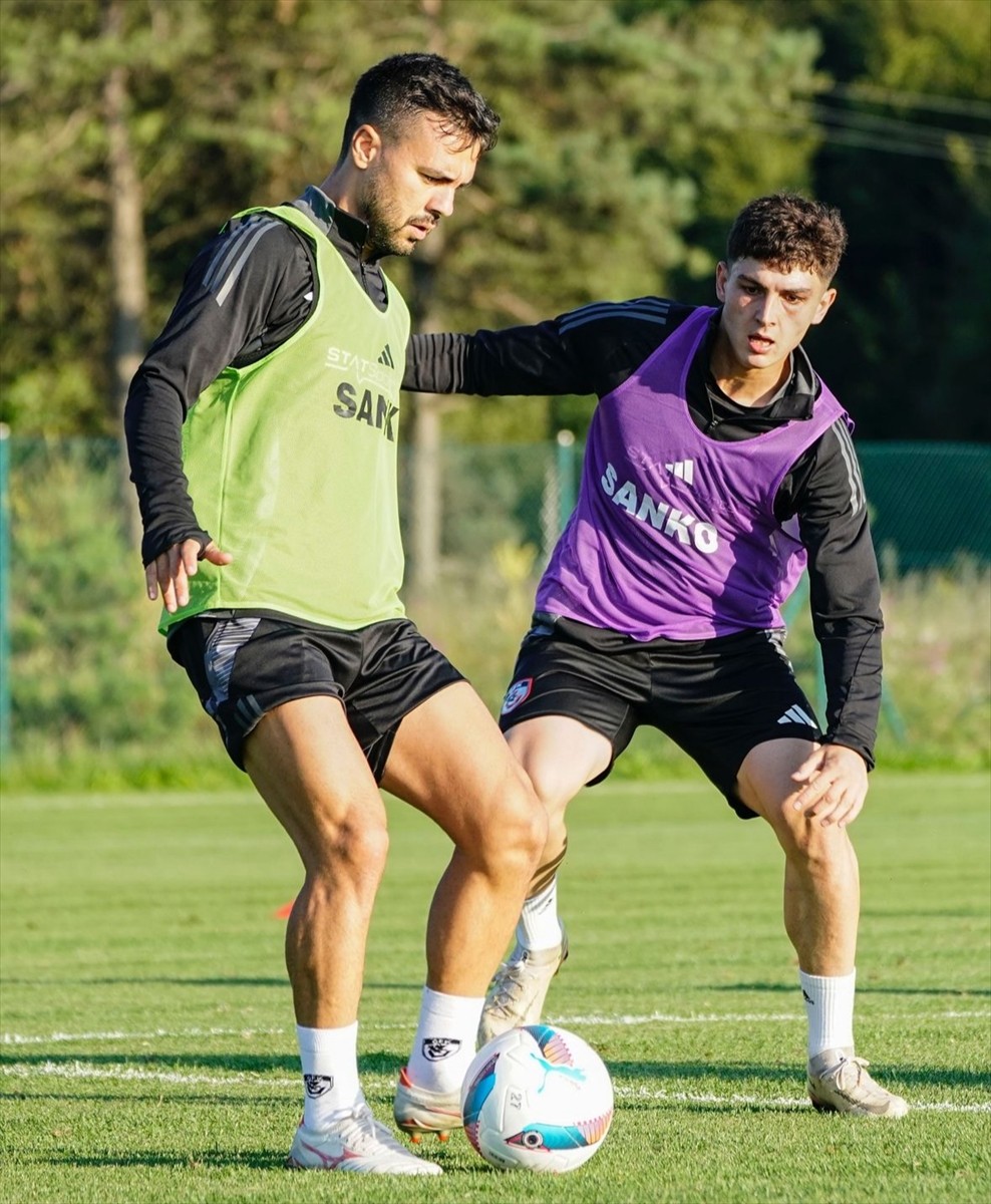 Trendyol Süper Lig ekiplerinden Gaziantep FK'nin yeni sezon hazırlıkları kapsamında Düzce kampı...