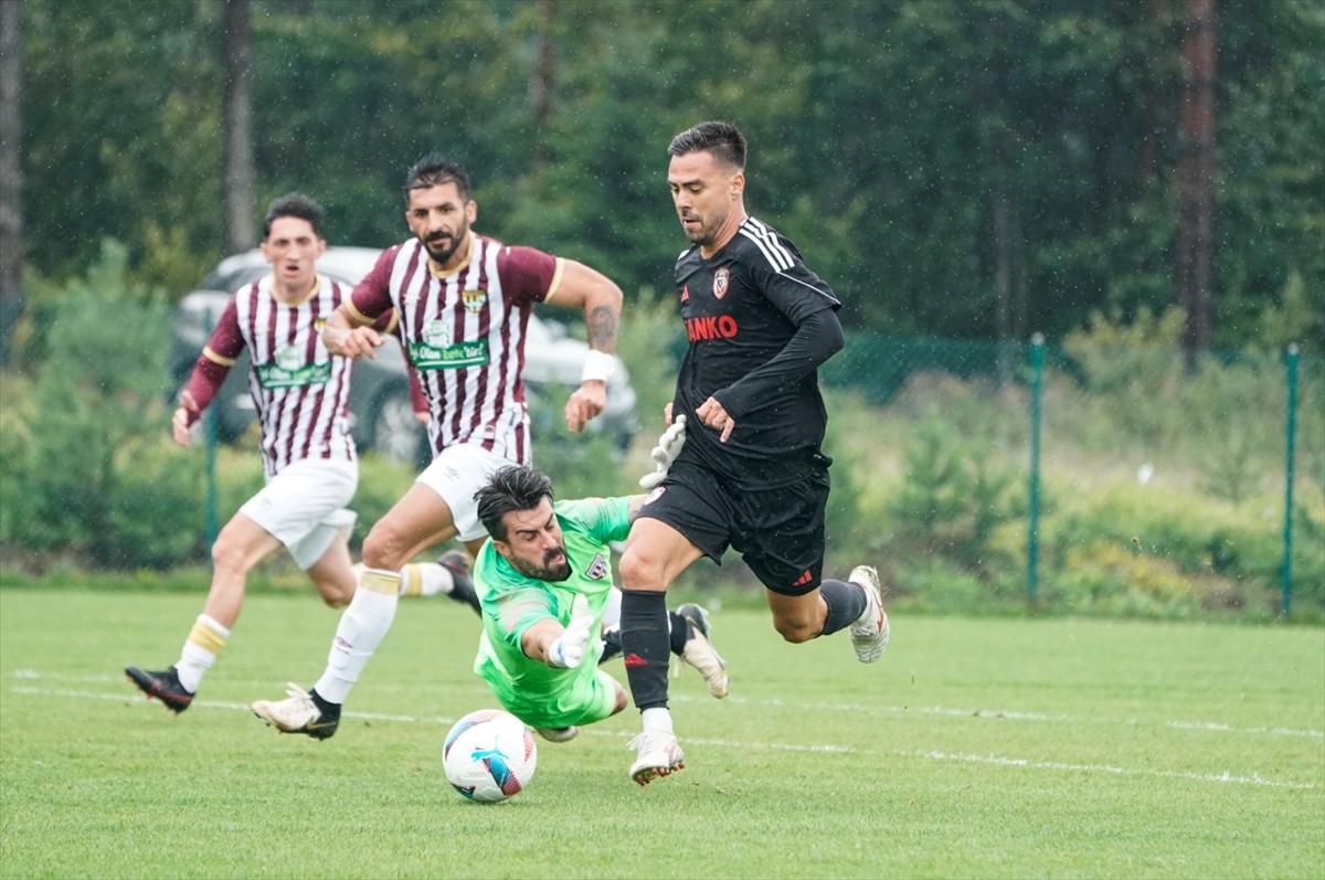 Trendyol Süper Lig ekiplerinden Gaziantep FK, hazırlık maçında Trendyol 1. Lig ekiplerinden Teksüt...