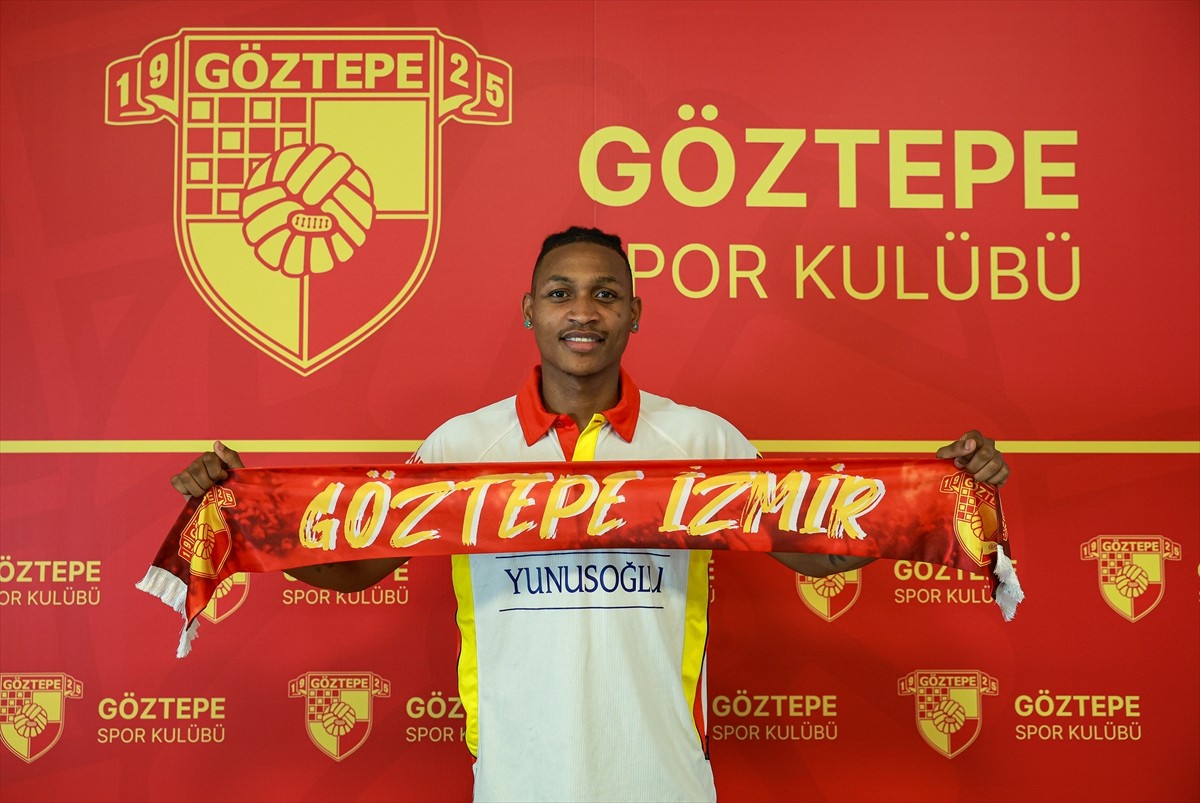 Trendyol Süper Lig ekiplerinden Göztepe, Tanzanyalı defans oyuncusu Novatus Miroshi ile...