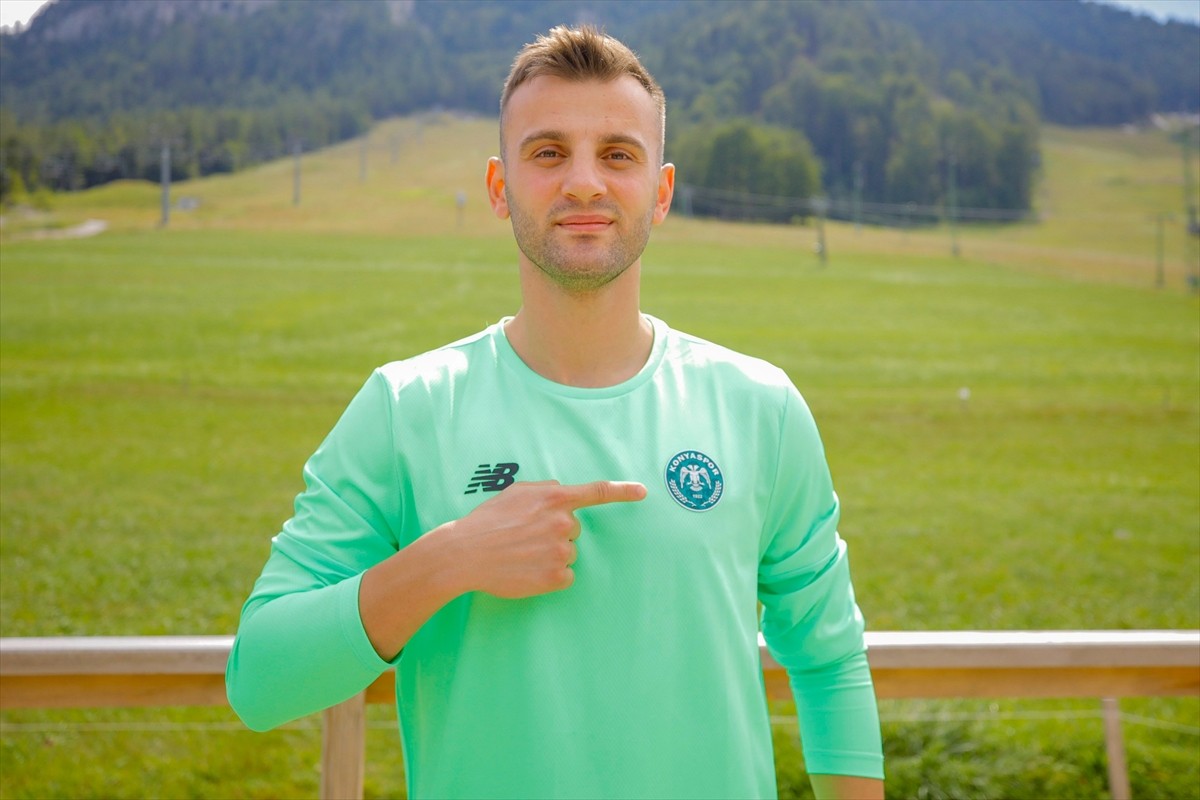 Trendyol Süper Lig ekiplerinden TÜMOSAN Konyaspor, kaleci Yavuz Aygün'ü (fotoğrafta) transfer...