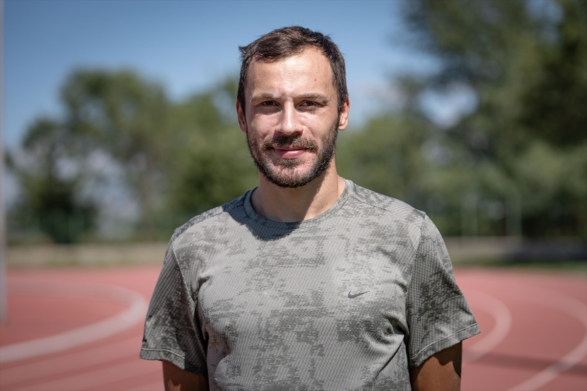 Türkiye'yi olimpiyatlarda temsil edecek ilk erkek modern pentatloncu Buğra Ünal'ın, Paris 2024'e...