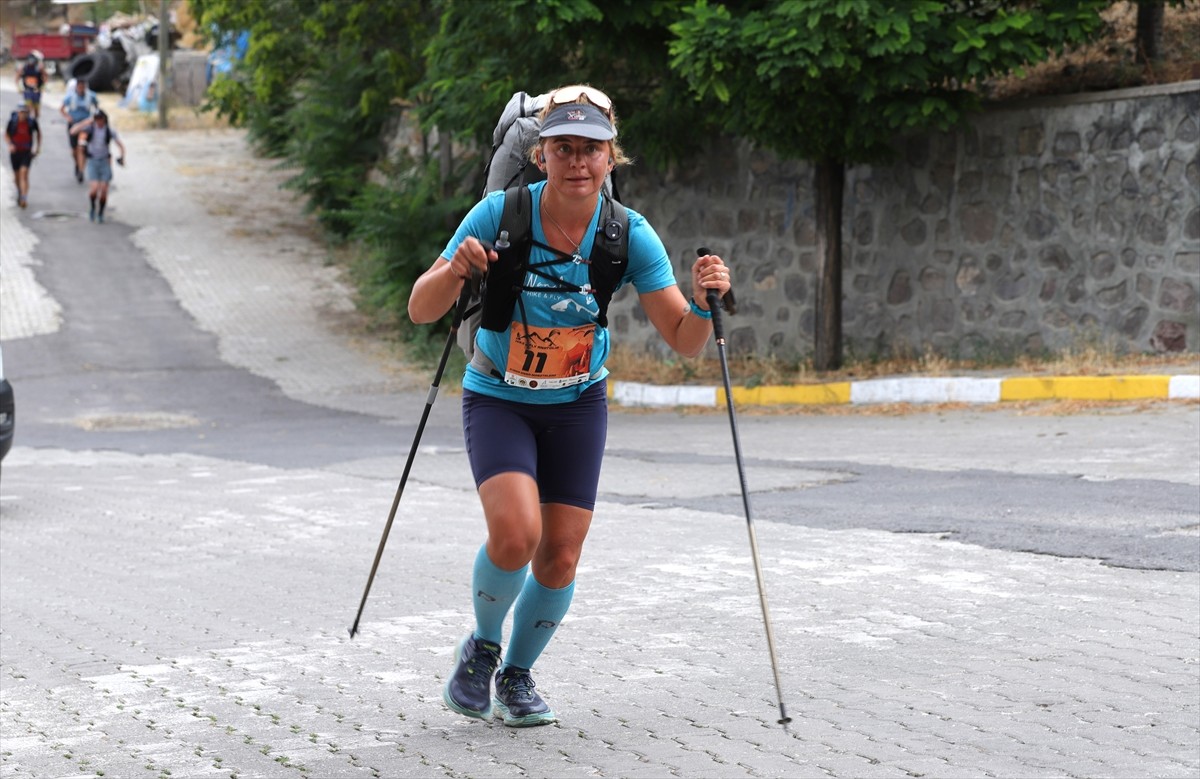 Türkiye’de ilk kez düzenlenen koşu ve yamaç paraşütü disiplinlerini içeren "Hike and Fly Anatolia"...