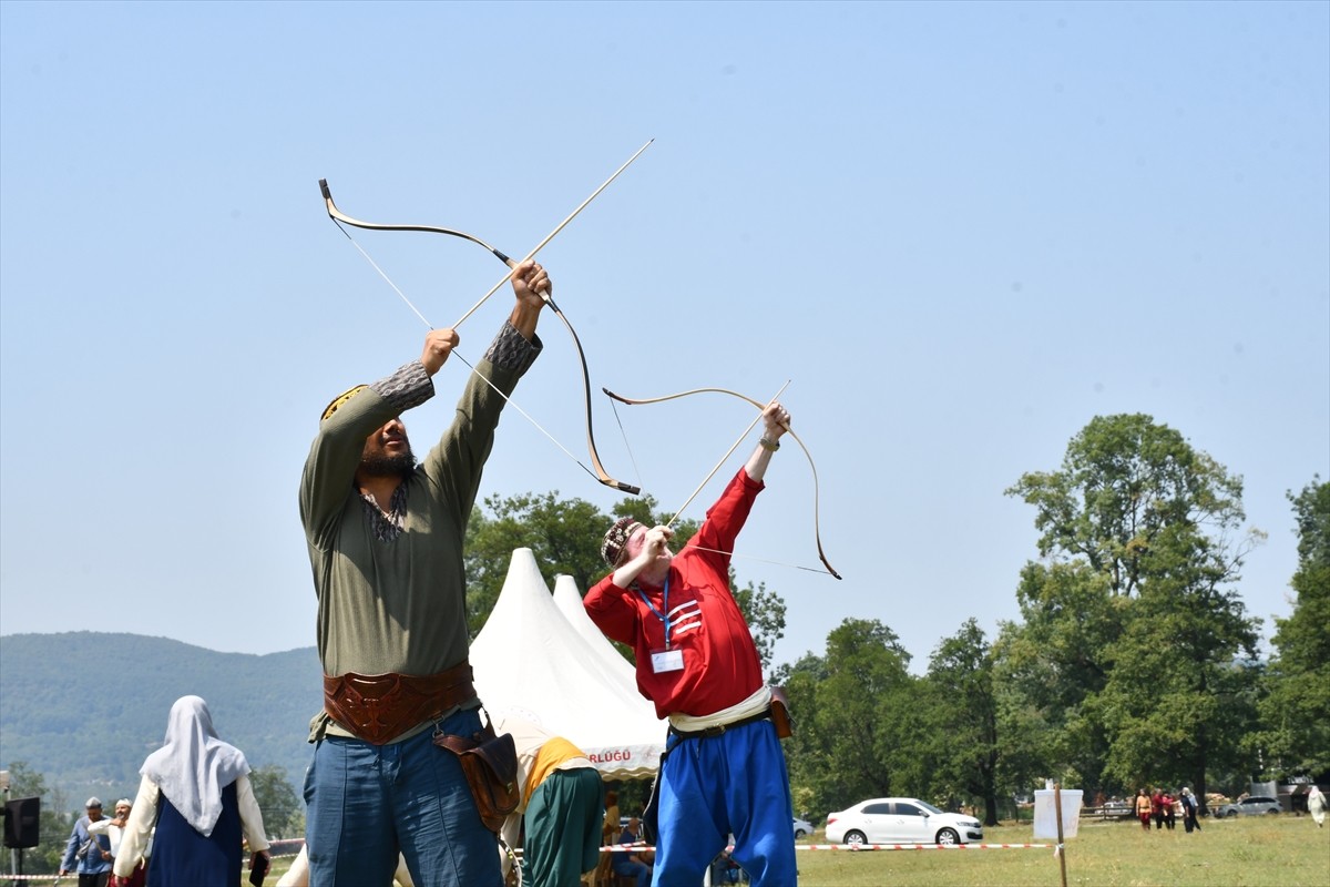 Türkiye Geleneksel Türk Okçuluk Federasyonu tarafından Düzce'de düzenlenen "Konuralp Hava Koşusu"...