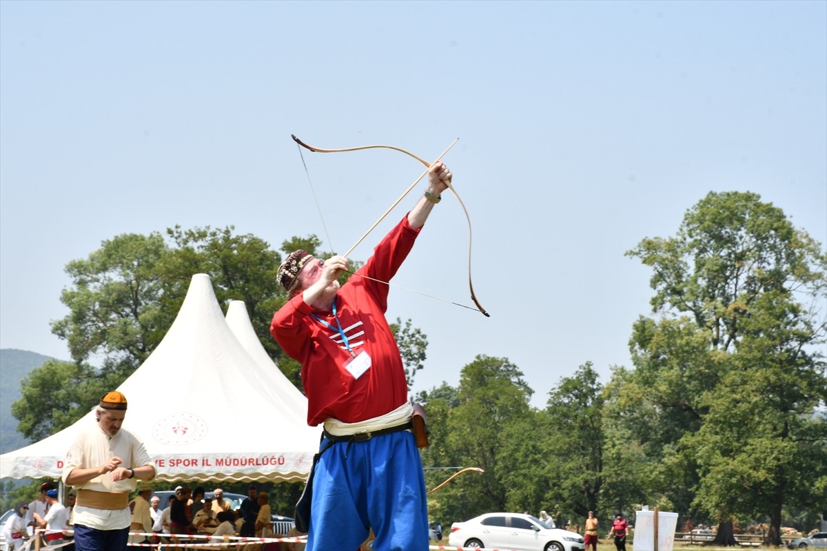 Türkiye Geleneksel Türk Okçuluk Federasyonu tarafından Düzce'de düzenlenen "Konuralp Hava Koşusu"...