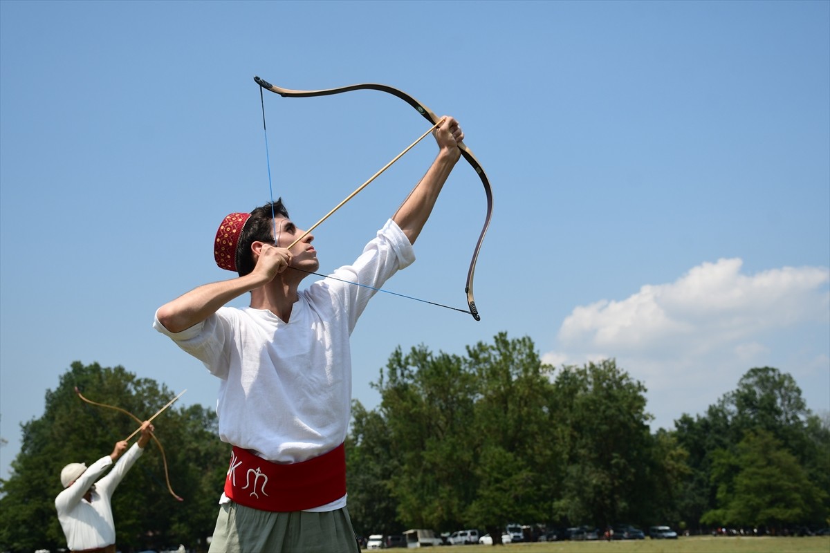 Türkiye Geleneksel Türk Okçuluk Federasyonu tarafından Düzce'de düzenlenen "Konuralp Hava Koşusu"...