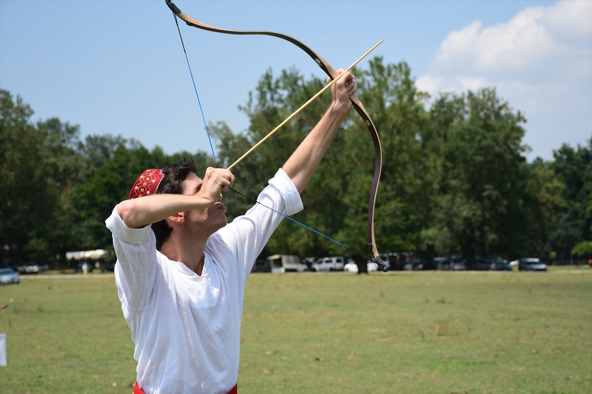 Türkiye Geleneksel Türk Okçuluk Federasyonu tarafından Düzce'de düzenlenen "Konuralp Hava Koşusu"...