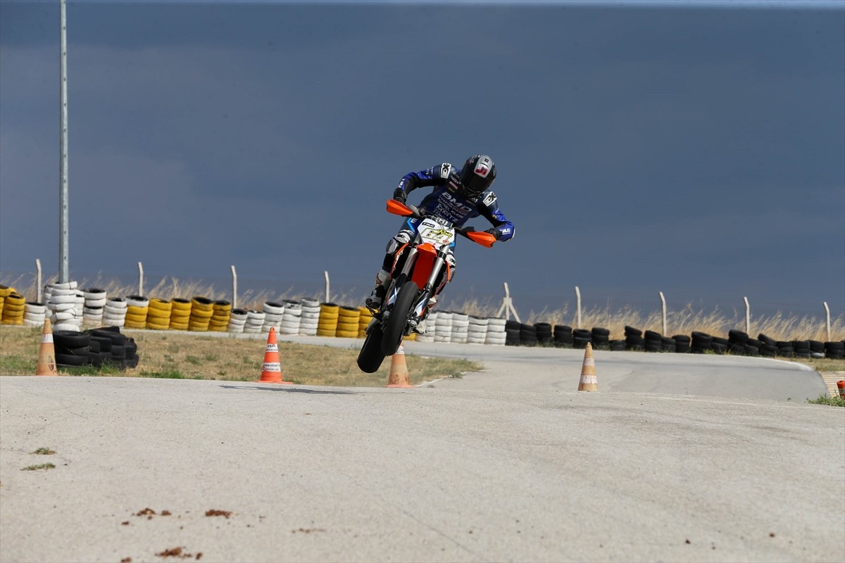 Uluslararası Motosiklet Federasyonu (FIM) tarafından düzenlenen Dünya Dayanıklılık Şampiyonası'nın...