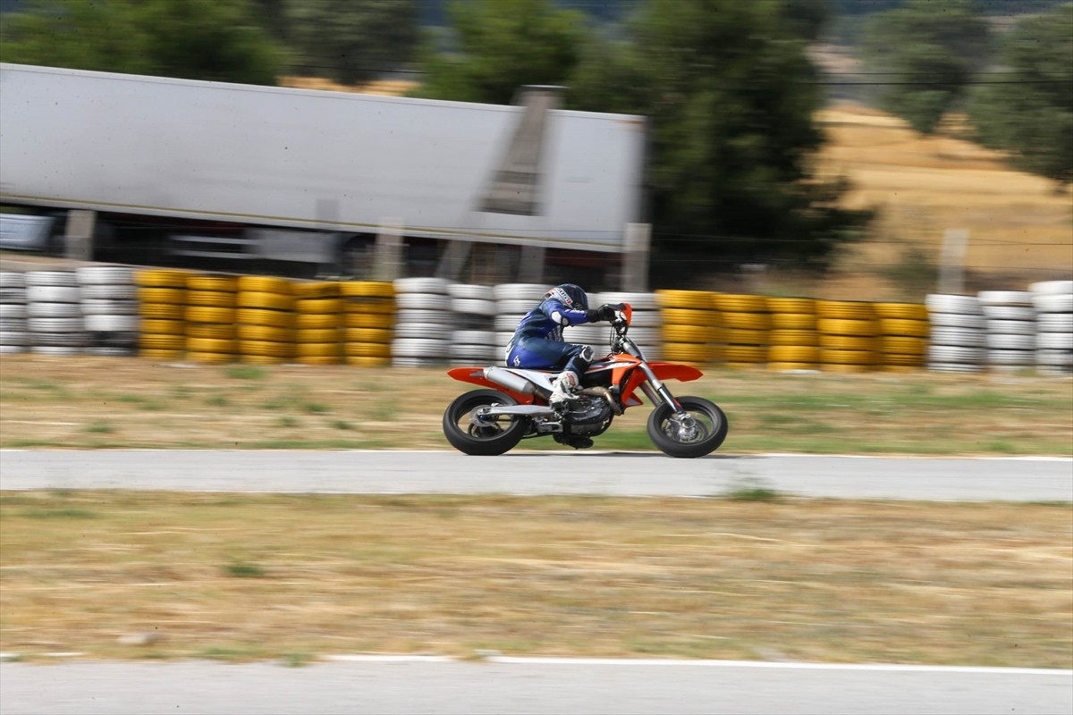 Uluslararası Motosiklet Federasyonu (FIM) tarafından düzenlenen Dünya Dayanıklılık Şampiyonası'nın...
