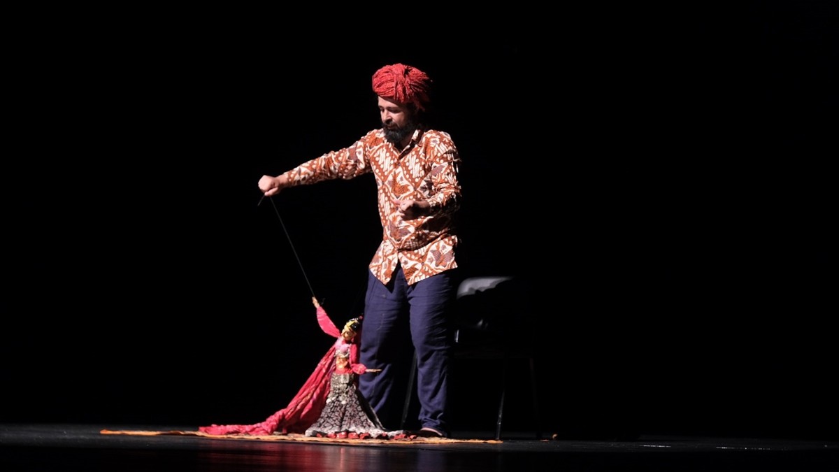 Ünlü kukla sanatçılarının eserlerinin yer aldığı "Uluslararası Kukla Atölyesi Sergisi"...