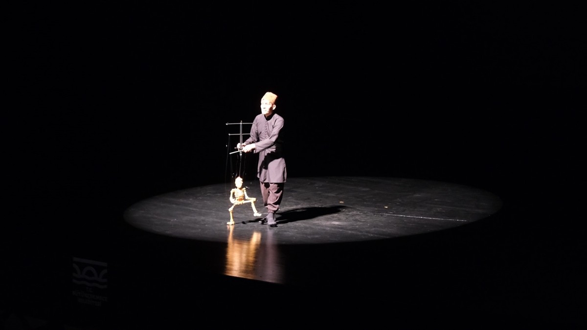 Ünlü kukla sanatçılarının eserlerinin yer aldığı "Uluslararası Kukla Atölyesi Sergisi"...