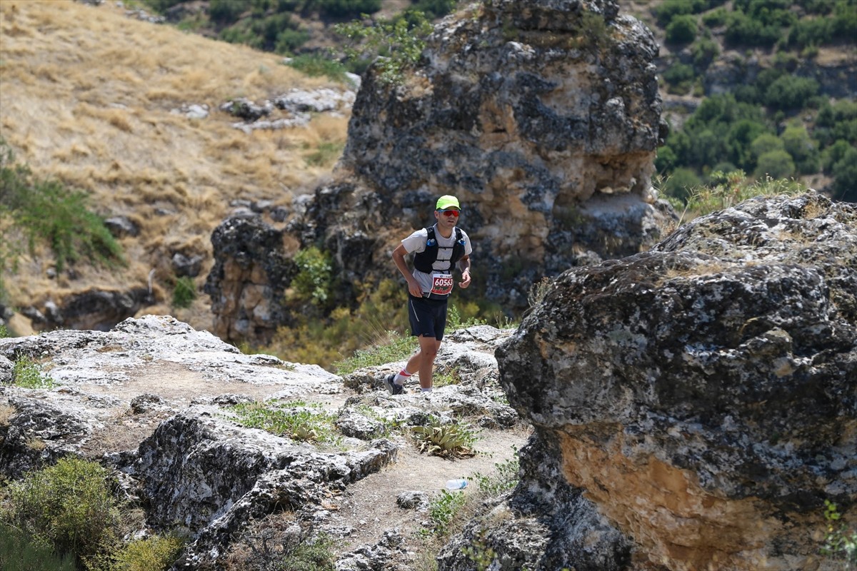 Uşak'ın Ulubey ilçesindeki dünyanın en büyük kanyonları arasında yer alan Ulubey Kanyonu'nda bu...