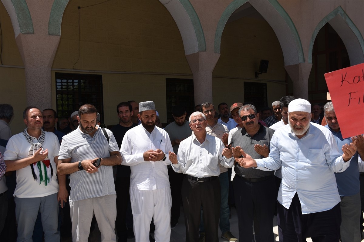 Van'da, Filistin'e Destek Platformu öncülüğünde bir araya gelen vatandaşlar, İsrail'in Gazze'ye...