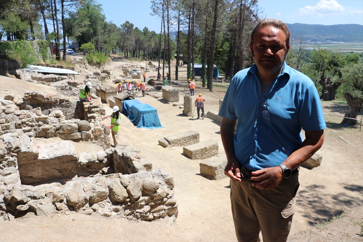 Zonguldak'taki Tios Antik Kenti'nde yer alan Roma dönemine ait nekropol (mezarlık) alanı...