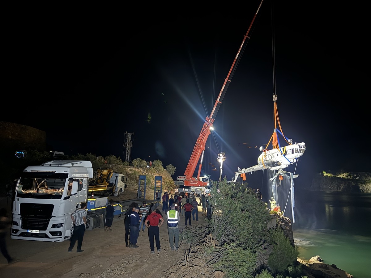 Adana'nın Kozan ilçesinde, 2 Ağustos'ta orman yangınına müdahale ederken baraj gölüne düşen...