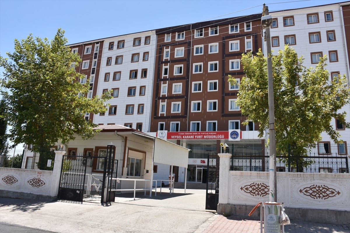 Adıyaman'da 6 Şubat 2023’deki Kahramanmaraş merkezli depremlerde afetzedelere ev sahipliği yapan...