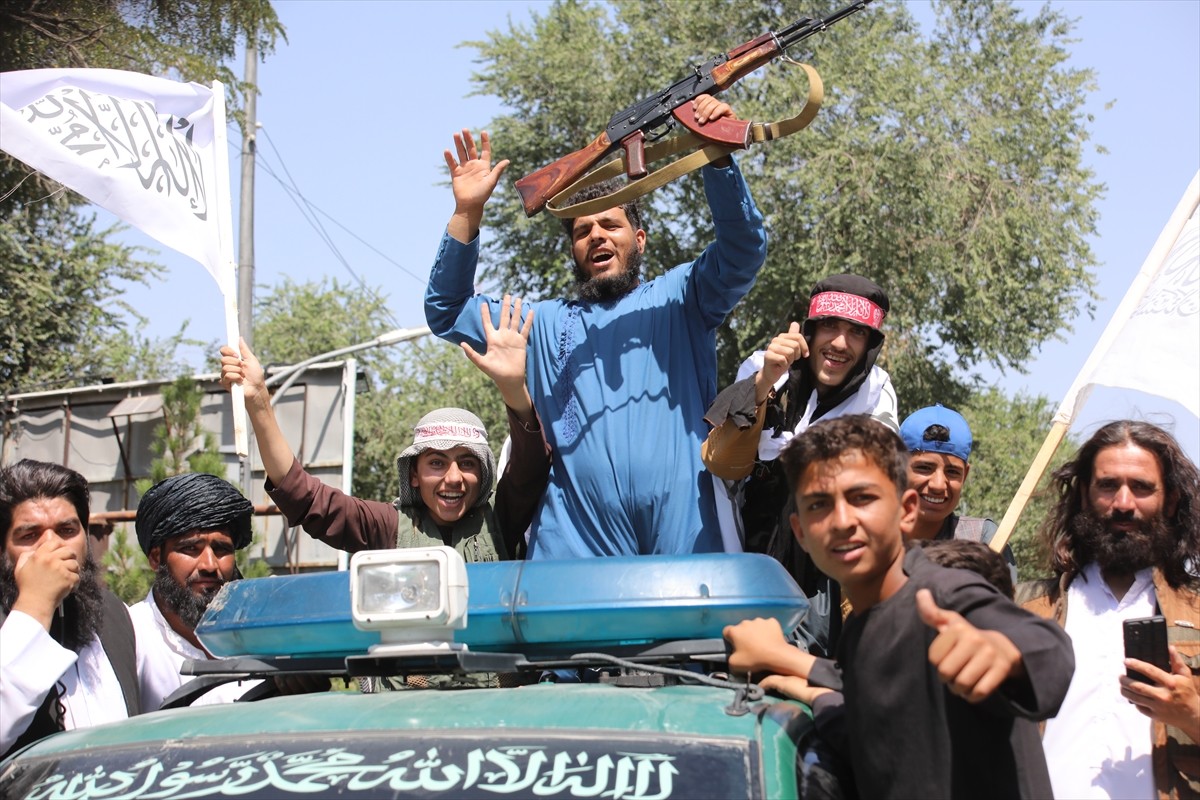 Afganistan yönetimi, bir zamanlar ABD'nin askeri üs olarak kullandığı Begram Hava Üssü'nde...