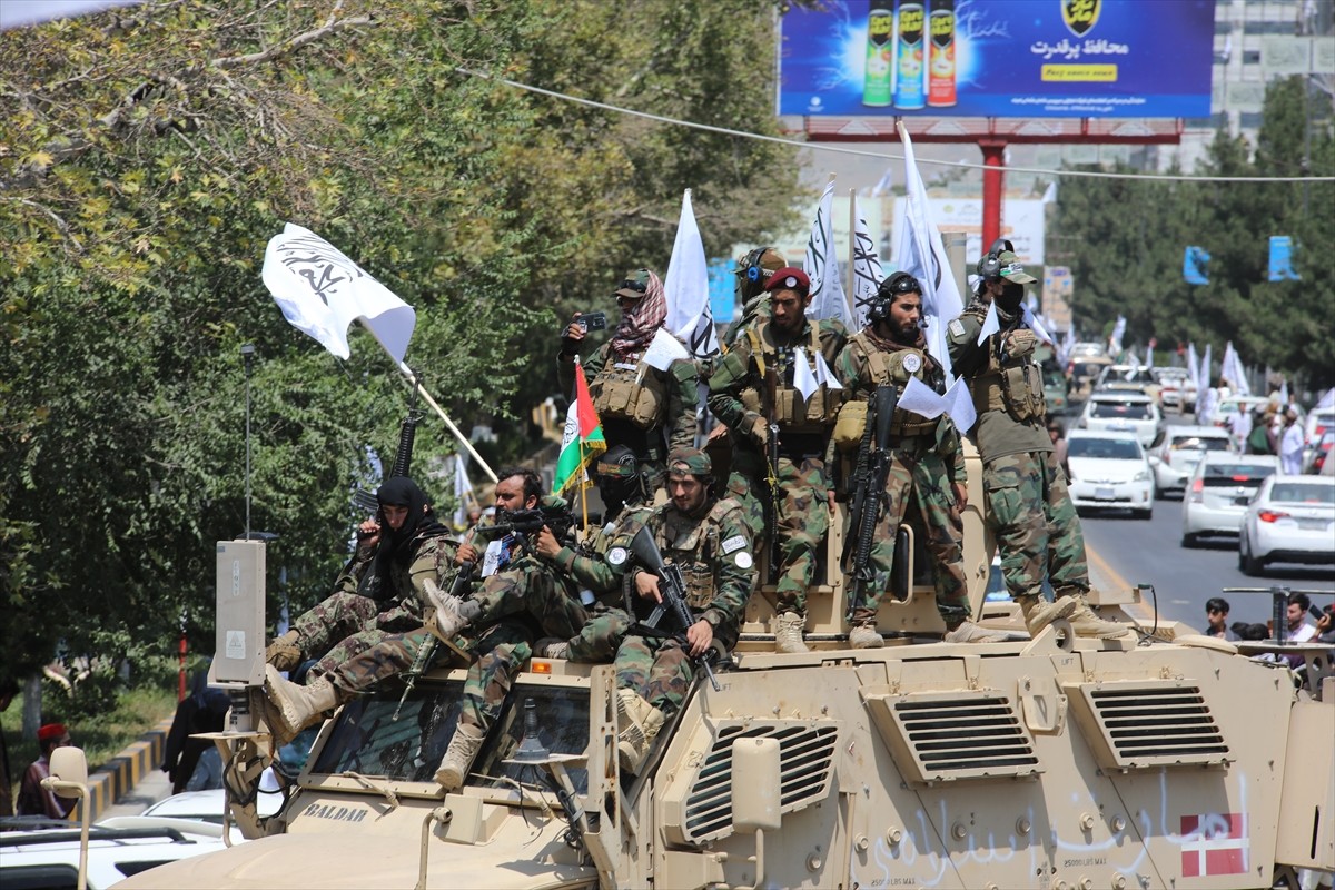 Afganistan yönetimi, bir zamanlar ABD'nin askeri üs olarak kullandığı Begram Hava Üssü'nde...