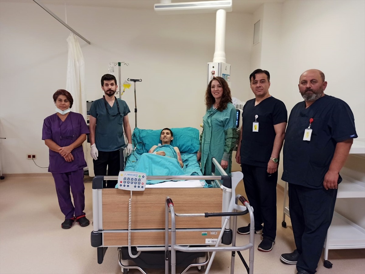 Afyonkarahisar'da 7 ay önce evinde çıkan yangında yaralanan, tedavi gördüğü Eskişehir Şehir...