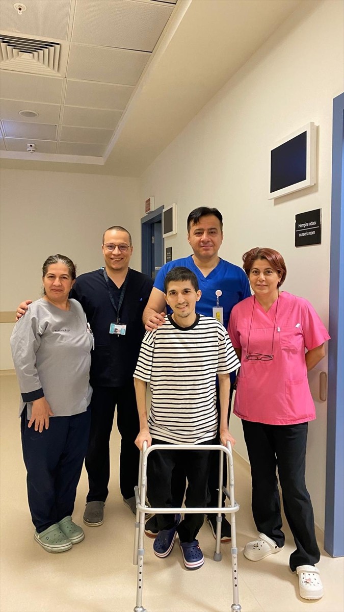 Afyonkarahisar'da 7 ay önce evinde çıkan yangında yaralanan, tedavi gördüğü Eskişehir Şehir...