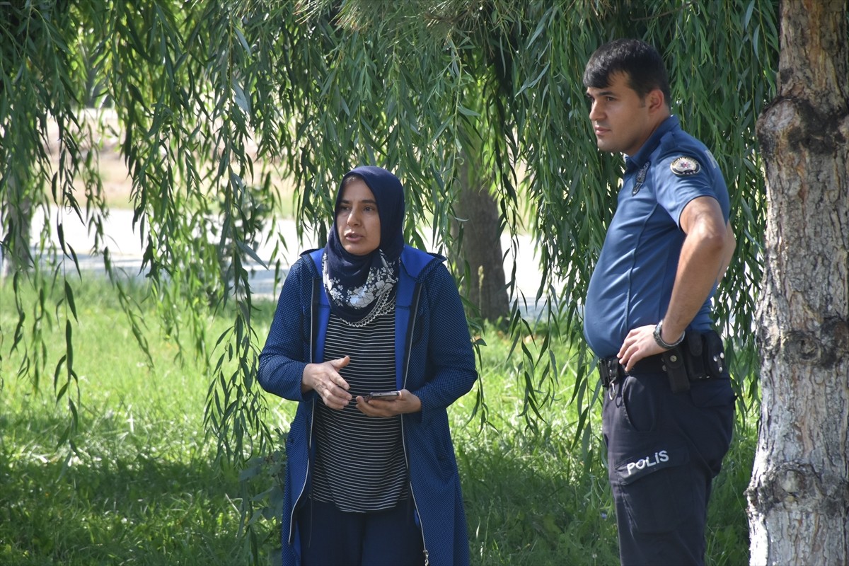 Afyonkarahisar'da bir parkta kavga ettiği kız arkadaşını bıçakla öldüren şüpheli gözaltına...