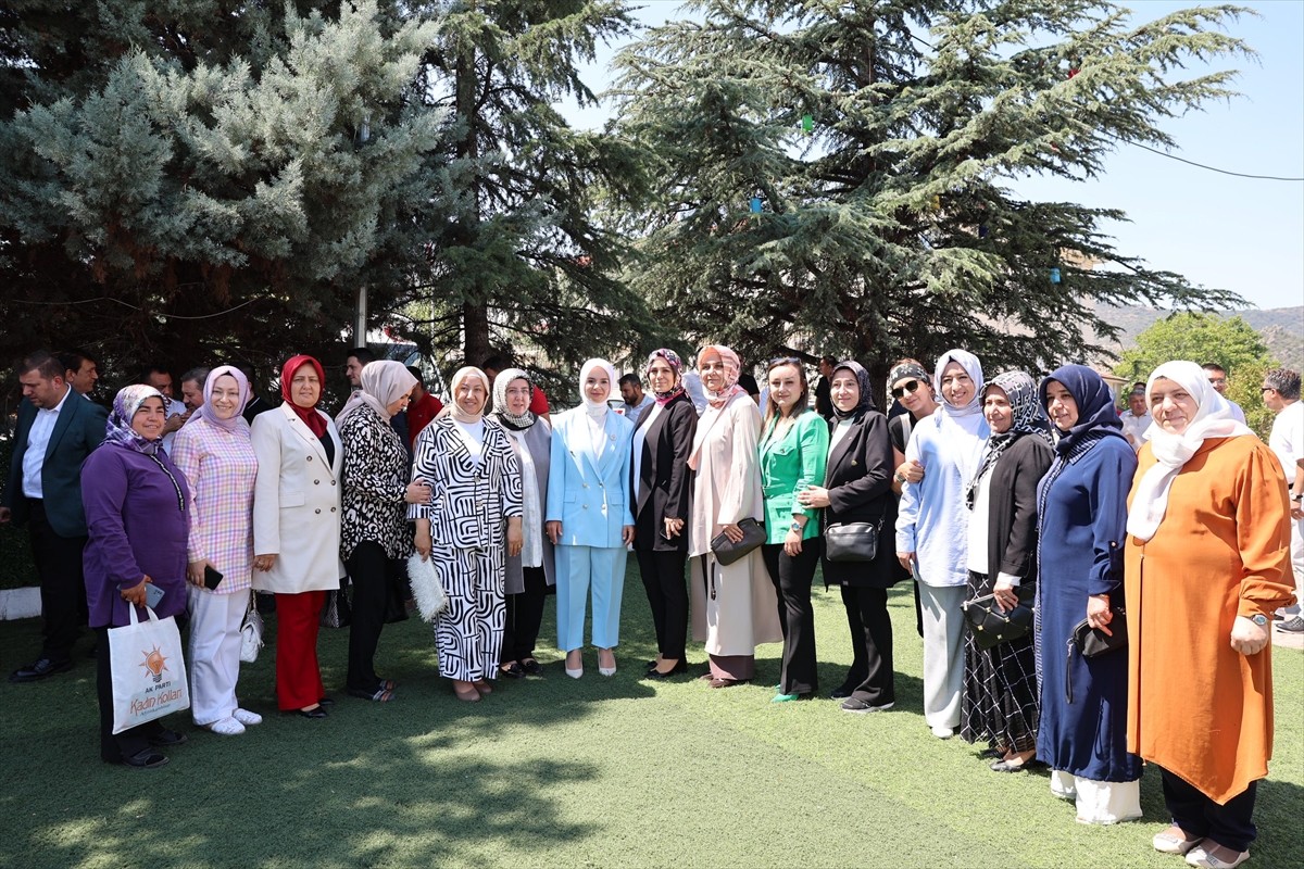 Aile ve Sosyal Hizmetler Bakanı Mahinur Özdemir Göktaş, Afyonkarahisar'da AK Parti İl...