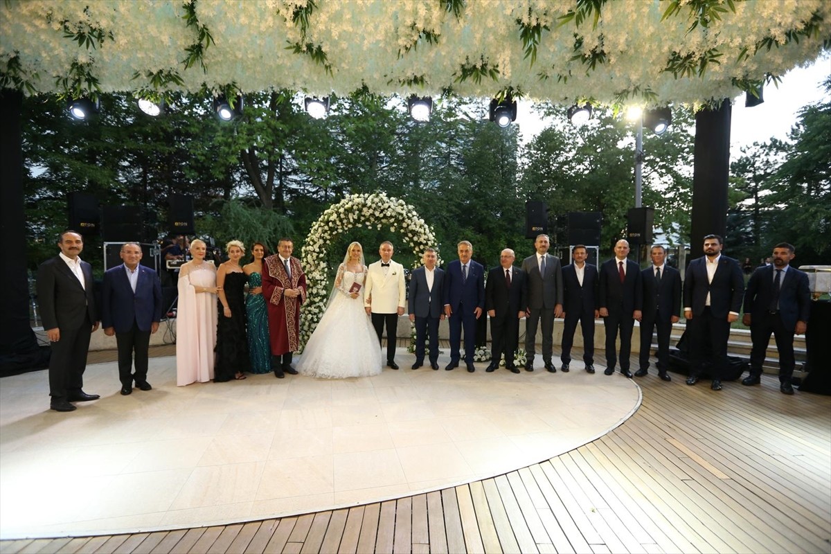 AK Parti Ankara Milletvekili Murat Alparslan, Serap Gürbüz ile dünyaevine girdi. Çiftin nikah...