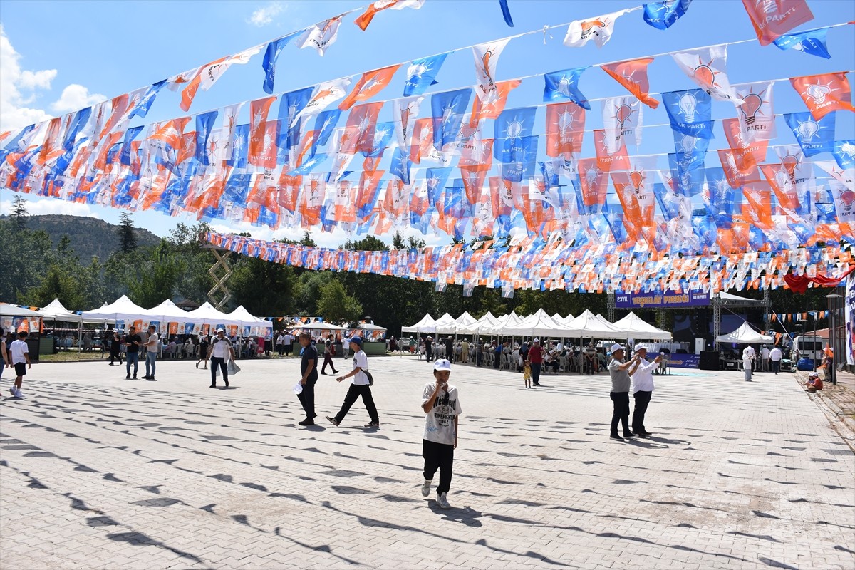 AK Parti Eskişehir İl Teşkilatınca, partinin 23'üncü kuruluş yıl dönümü nedeniyle Orman...