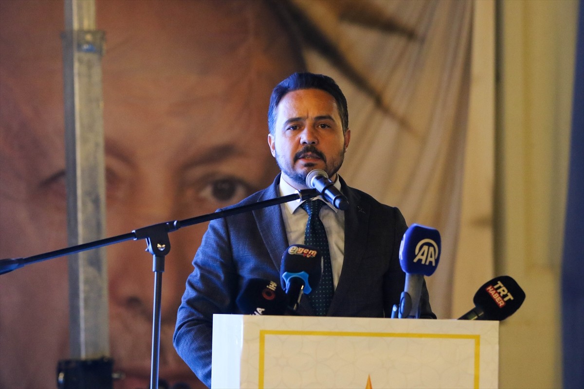 AK Parti Genel Başkan Yardımcısı ve Trabzon Milletvekili Mustafa Şen, Müze Park'taki AK Parti Uşak...