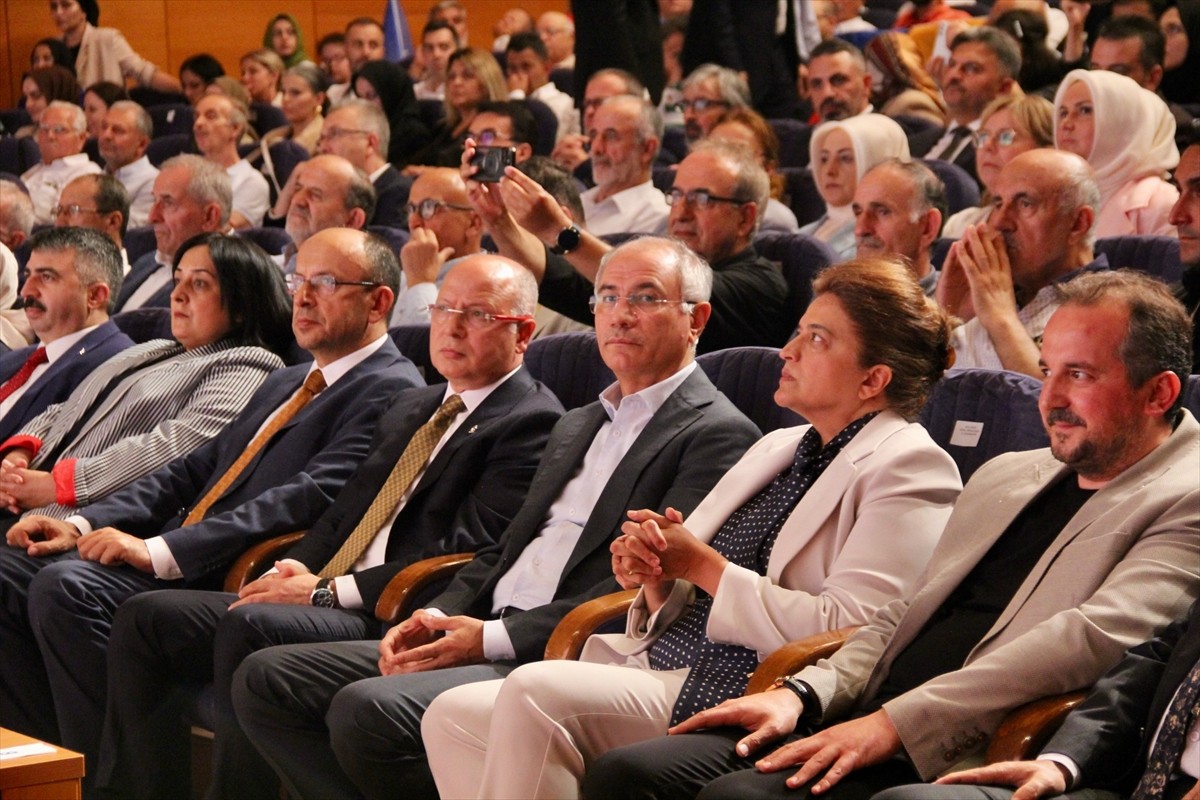 AK Parti Genel Başkanvekili Efkan Ala (sağ 3), Merinos Atatürk Kongre ve Kültür Merkezi'nde...