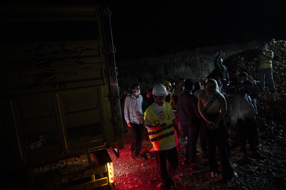 Ankara'nın Altındağ ilçesinde bir barınağın yakınlarında ölmüş halde 11 köpek bulundu.