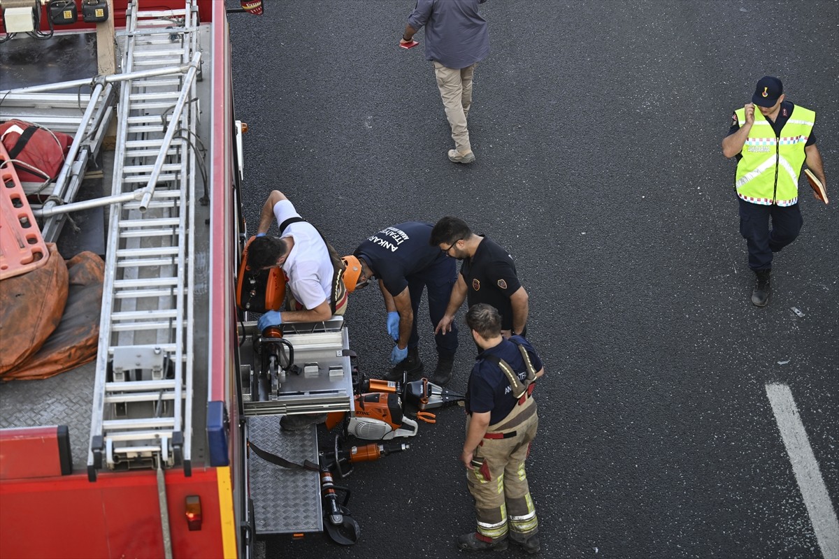 Ankara'nın Polatlı ilçesi yakınlarında yolcu otobüsünün köprü ayağına çarpması sonucu ilk...