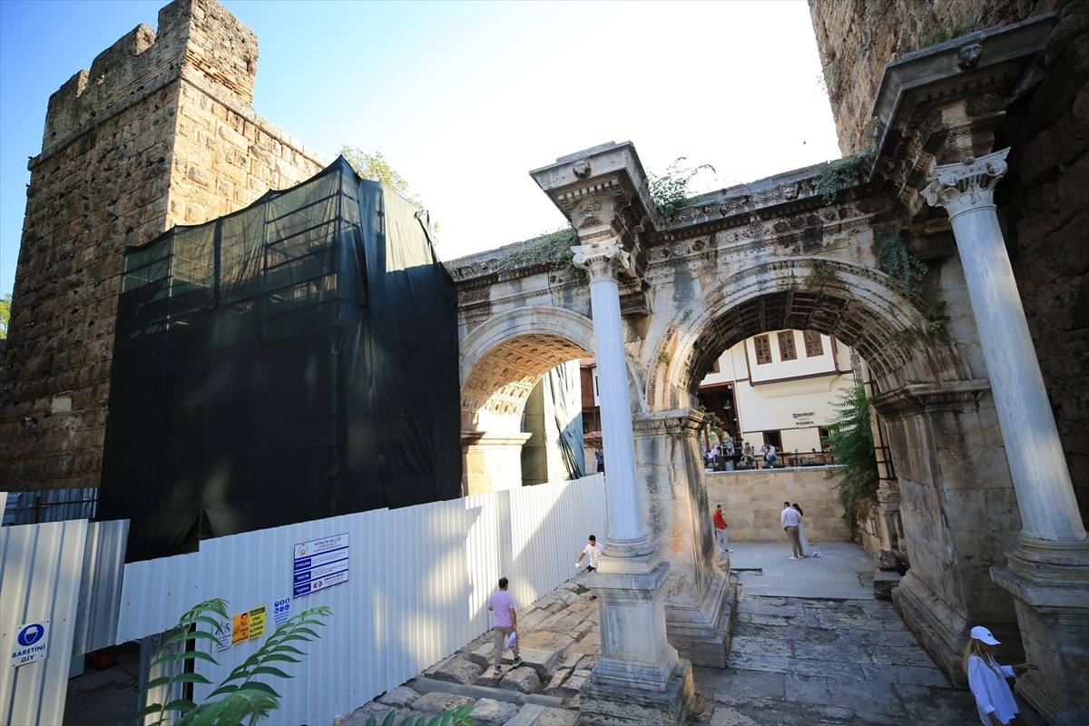 Antalya'nın tarihi Kaleiçi bölgesinin Dünya Kültürel ve Doğal Mirası Geçici Listesine eklenmesi...