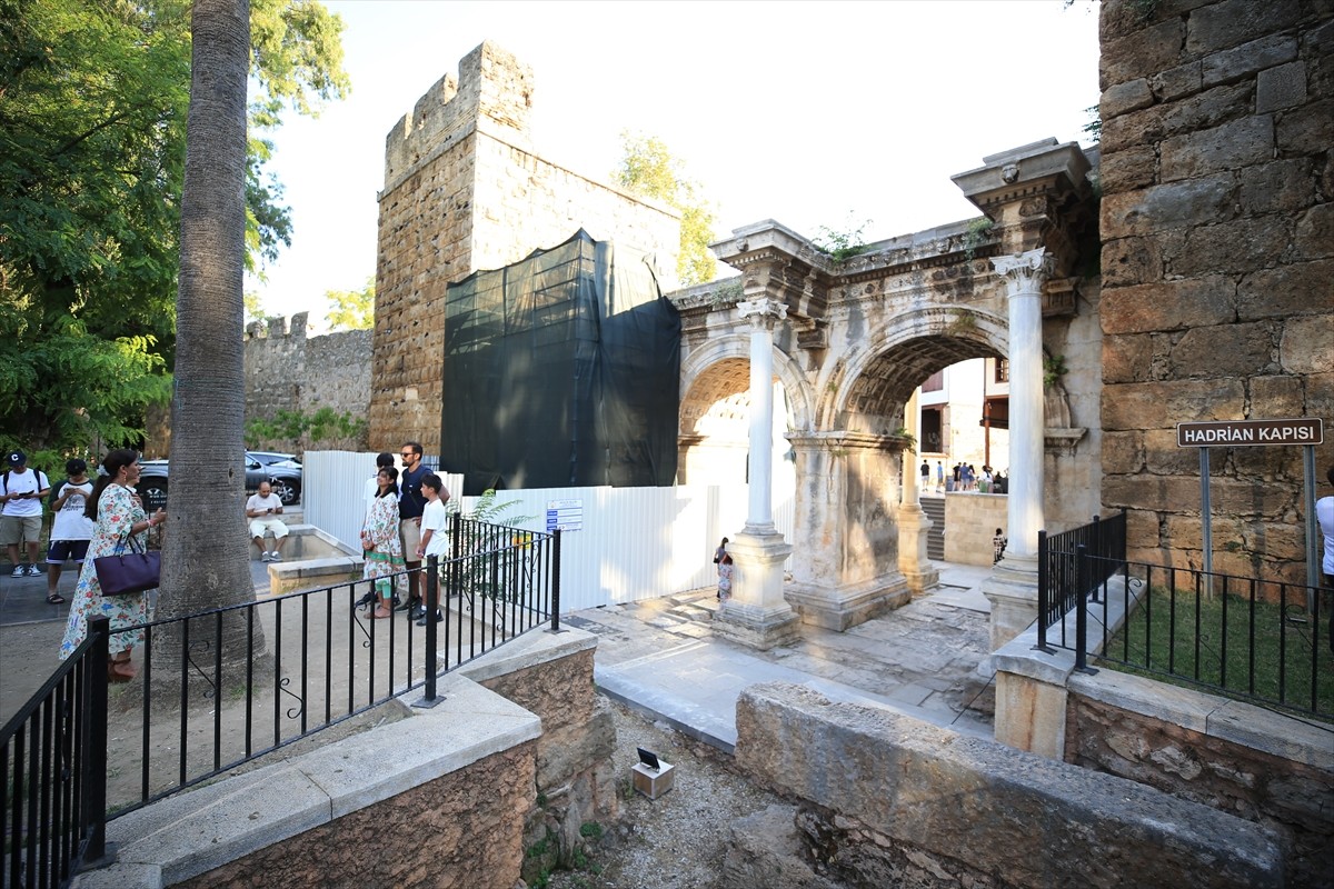 Antalya'nın tarihi Kaleiçi bölgesinin Dünya Kültürel ve Doğal Mirası Geçici Listesine eklenmesi...