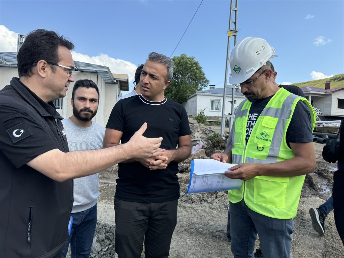 Ardahan'da, 2022'de merkez üssü Göle ilçesi olan 5 büyüklüğündeki depremde hasar gören konut ve...